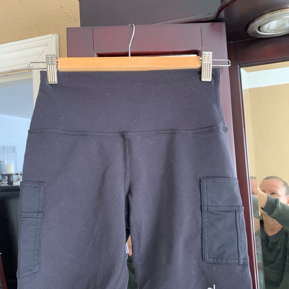 Alo yoga shorts - Picture 3 of 4